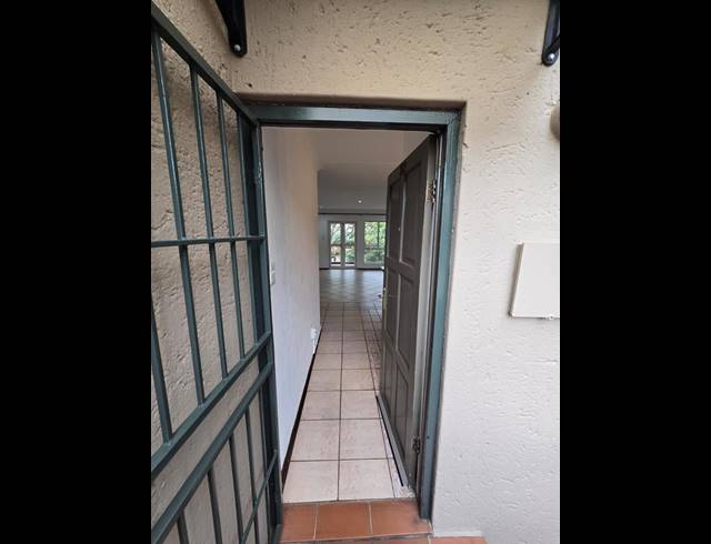 2 bed property to rent in FLORIDA HILLS